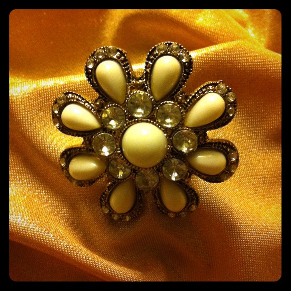 Daisy Cocktail Ring Gold