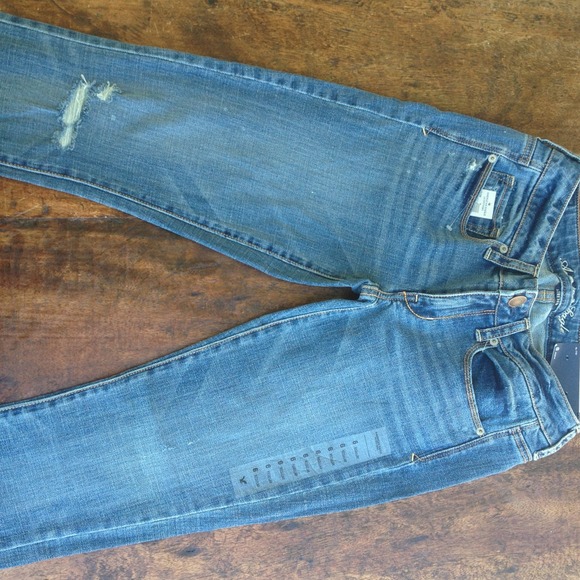 American eagle distressed jeans