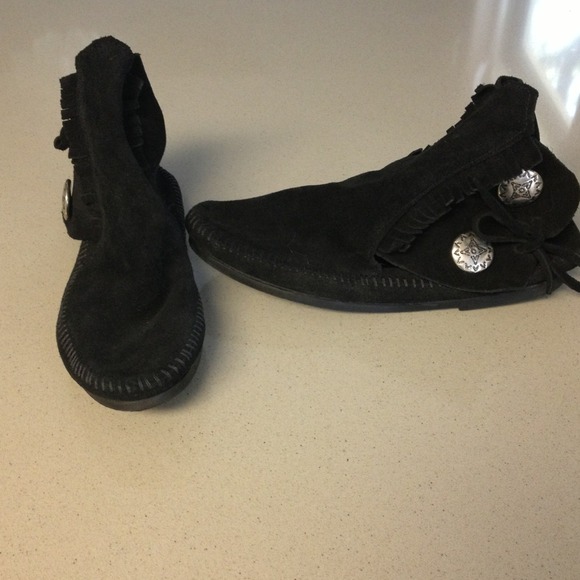 ❤❤SOLD❤❤Minnetonka booties - Picture 3 of 4