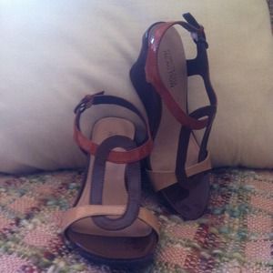 Size 5 1/2 Kenneth Cole Reaction Sandals