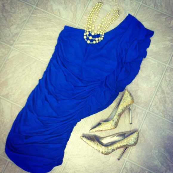 *NWT* Sz Small One Shoulder Ruffle Dress -SEXY! ๐ฅ - Picture 2 of 4