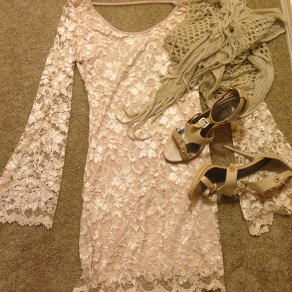 Bundle, dress, heels, triangle scarf all beige - Picture 2 of 2