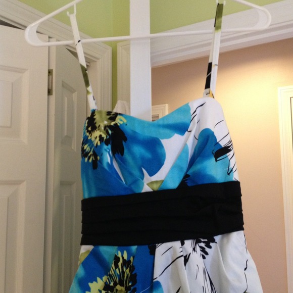 Spring dress - Picture 2 of 4