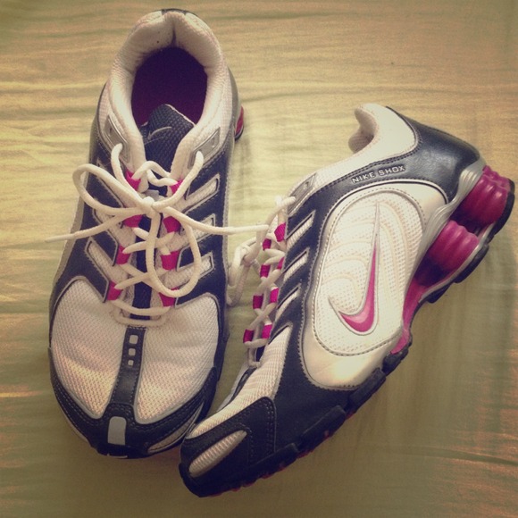 Nike shox size 6.5 magenta, black and white