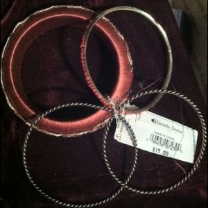 NWT bundle if bracelets very cute