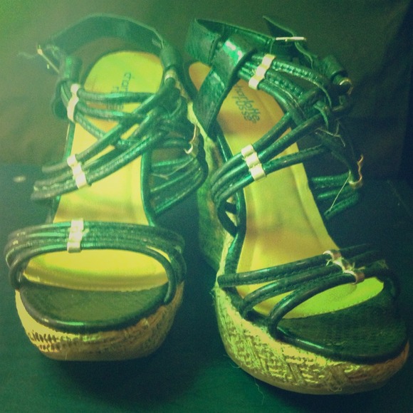 Wedge shoes