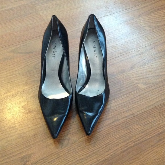 SOLD!!!!  PRICE CUT!!  Nine West barely used pumps