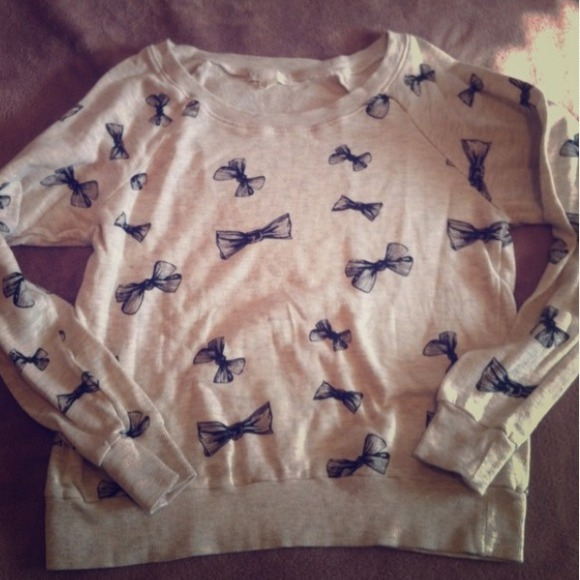 Forever 21 bow sweater 🎀