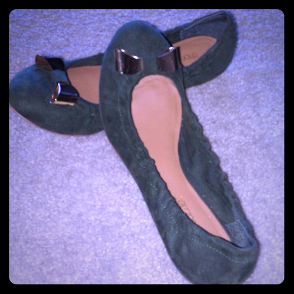 Shoedazzle green flats