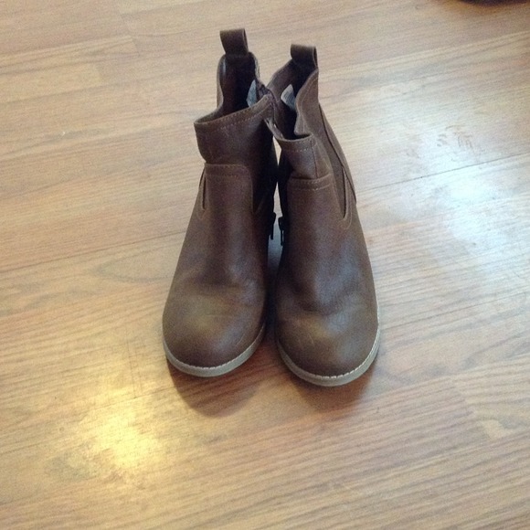 SOLD!!!!  PRICE CUT!!  Old navy boots