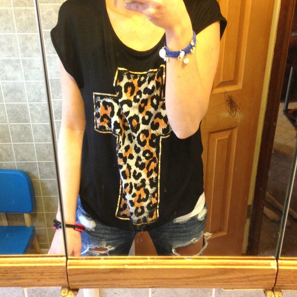 Item bought off of poshmark :) love it!!