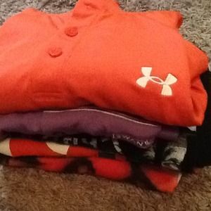 Lot of mens shirts. Under Armor and more ( 5 tops)