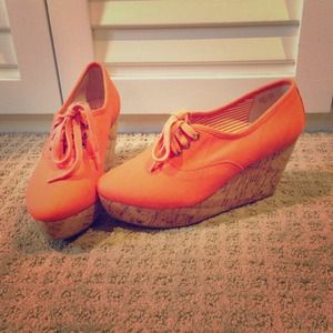 NWOB 80%20 Cork Wedge Lace Up in Coral size 7.5