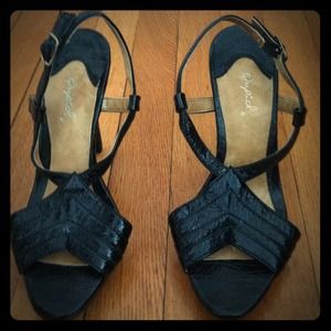 🔴SOLD IN BUNDLE🔴Black shoes. Great condition.