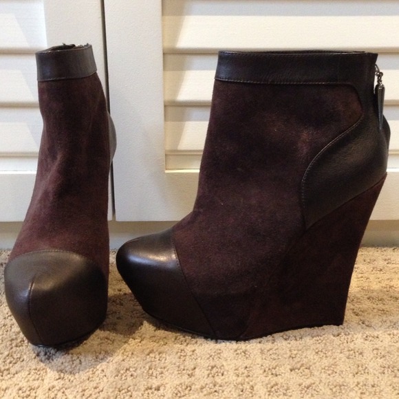 Rock & Republic Alicia wedge bootie Authentic