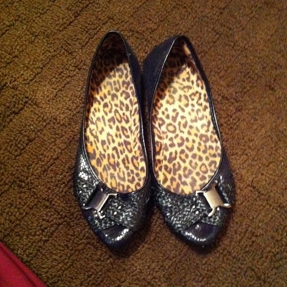 -Sale-Black flats CUTE and COMFORTABLE!!
