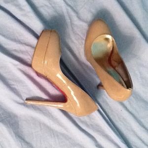 TRADED! Nude pumps!:)