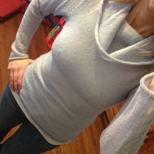 GUESS SWEATER