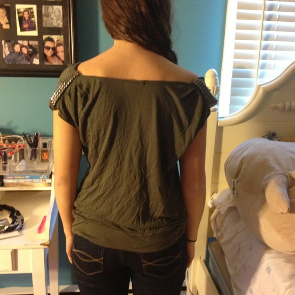 Green short sleeve top - Picture 2 of 3