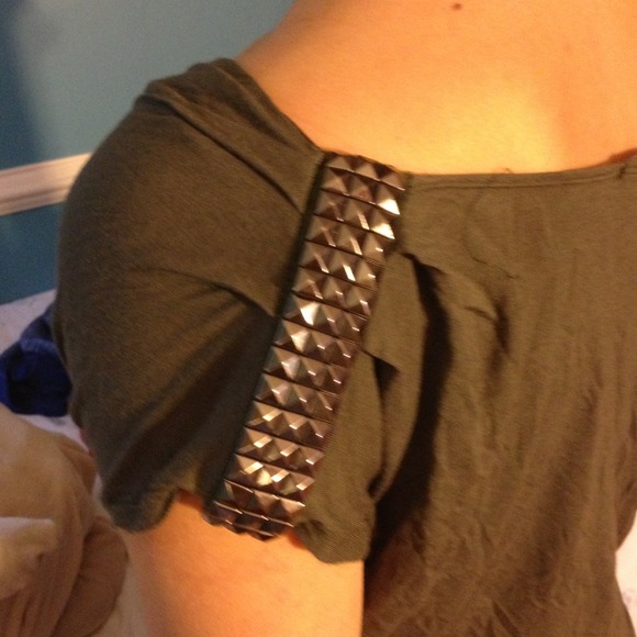 Green short sleeve top - Picture 3 of 3