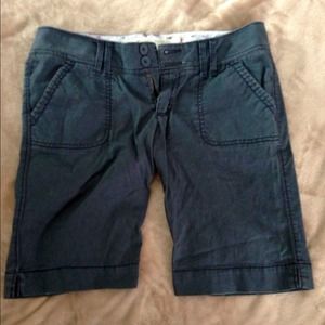 Hollister capri/shorts.