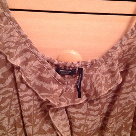 Guess Ruffled Tank - Size M - Picture 2 of 3