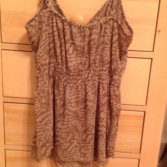 Guess Ruffled Tank - Size M - Picture 3 of 3