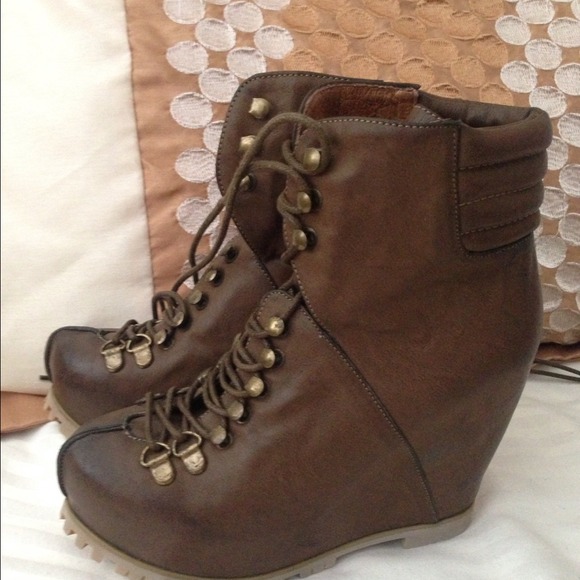 Jeffrey Campbell size 6/36 wedge booties
