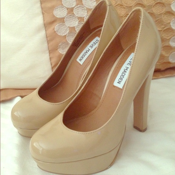 Classic nude Steve Madden