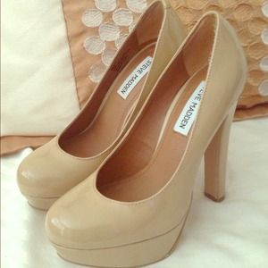 Classic nude Steve Madden
