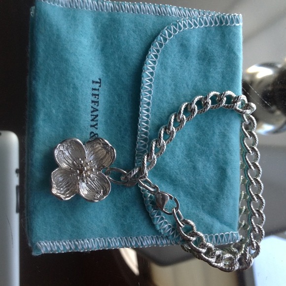 Rare Tiffany & Co silver dogwood bracelet - Picture 2 of 3