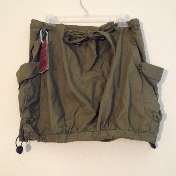 Dresses & Skirts - ✂️Army Green Ballon Mini Skirt