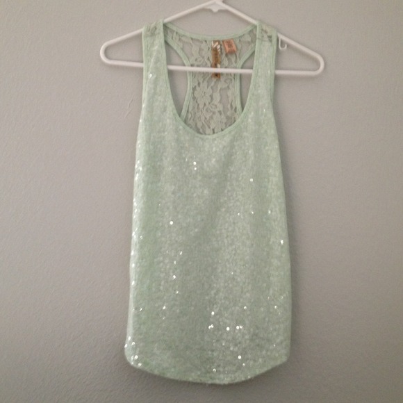 ❤❤ SOLD❤❤Mint green tank top - Picture 1 of 3