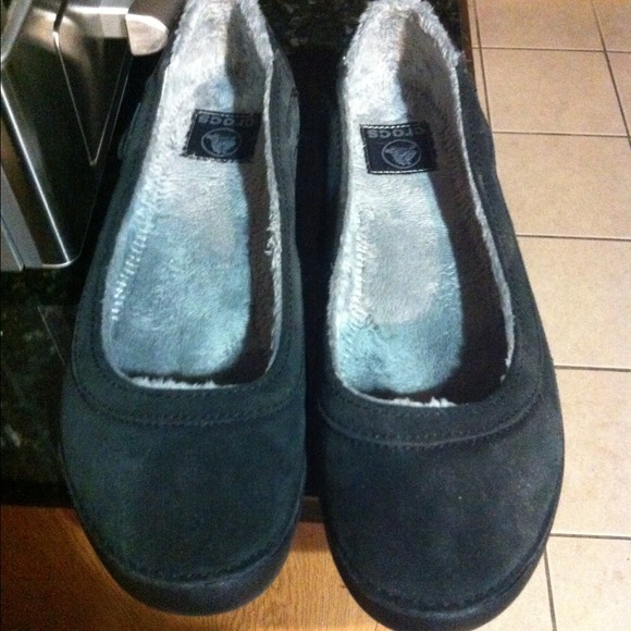 Croc flats