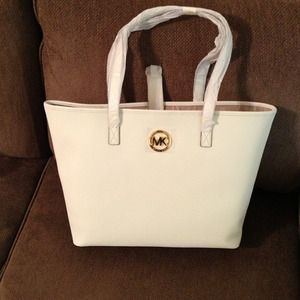 NWT white Michael Kors travel tote in Medium