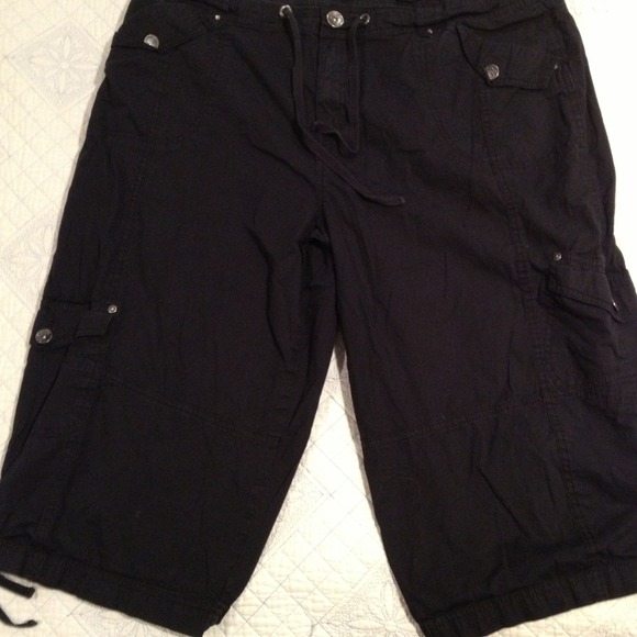 Black capris size 18