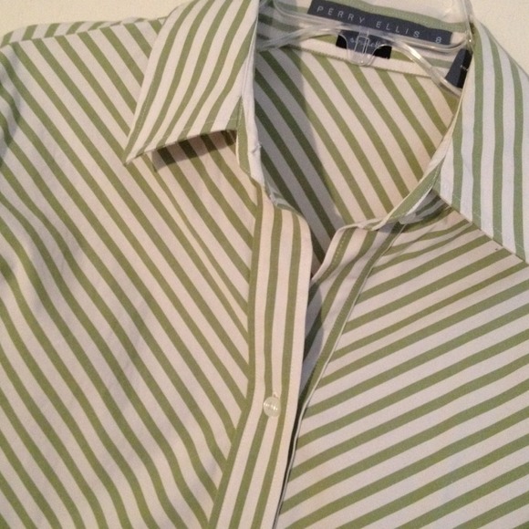 ✂️Perry Ellis Blouse - Picture 2 of 2