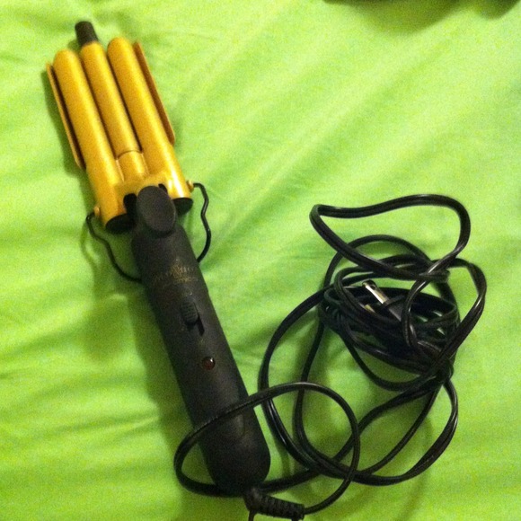 ***TRADED IN BUNDLE*** Hair waver
