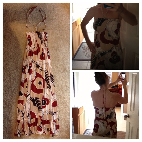 Cotton maxi dress. Tie from center around neck