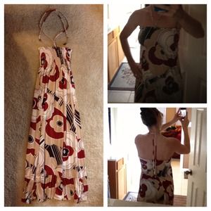Cotton maxi dress. Tie from center around neck