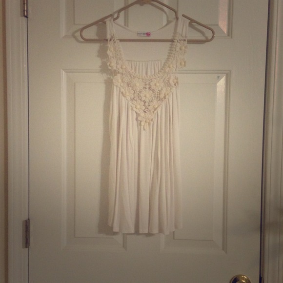 Sleeveless tan flower top