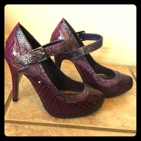 Retro purple heels