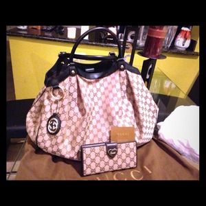 💕100% authentic practically new Gucci Handbag 💕
