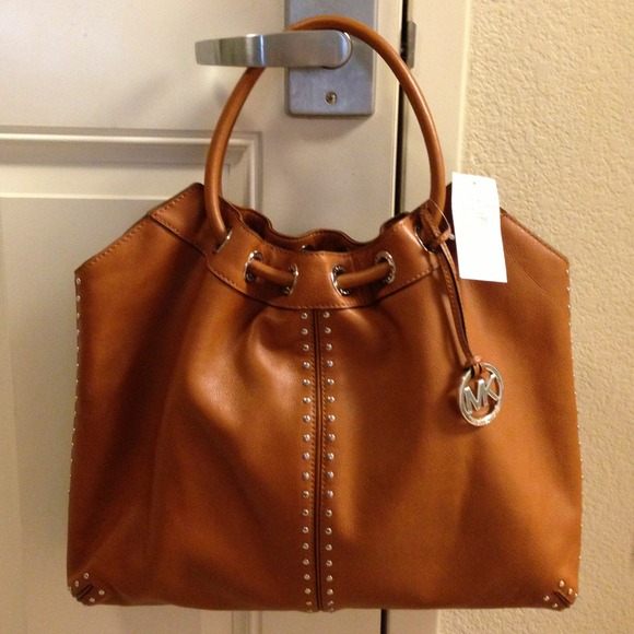 MK Large Tote💯% Authentic.