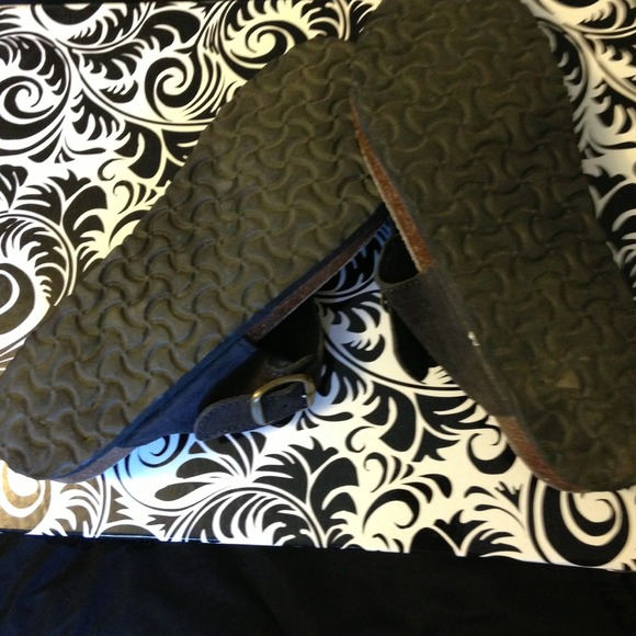 Sandals - Picture 2 of 3