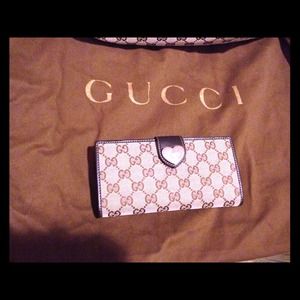 New 100% authentic Gucci continental heart wallet♥ New 100% authentic Gucci continental heart wallet♥