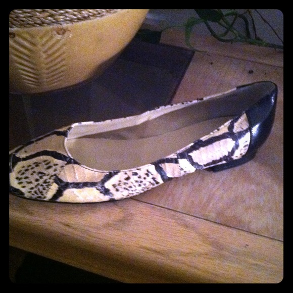 Ivory & black Stefani Collection flats