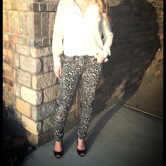 Pants - Fabulous leopard print skinnys Gray, blk, tan Sz 5