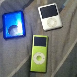 2 iPods and a case