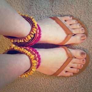 ✨Price Reduced✨Tan & Beaded Sandals
